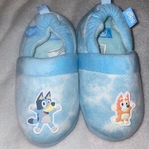 Toddler Bluey Cloud Slippers in blue.Size 7-8